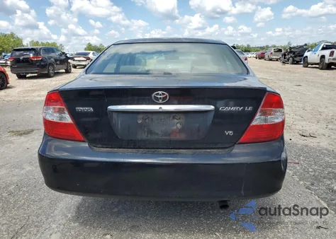 2002 Toyota Camry Le z USA, uszkodzony, nr VIN 4T1BF32K62U024155